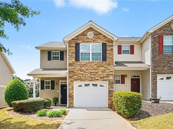 228 Derby Court , Acworth, GA 30102
