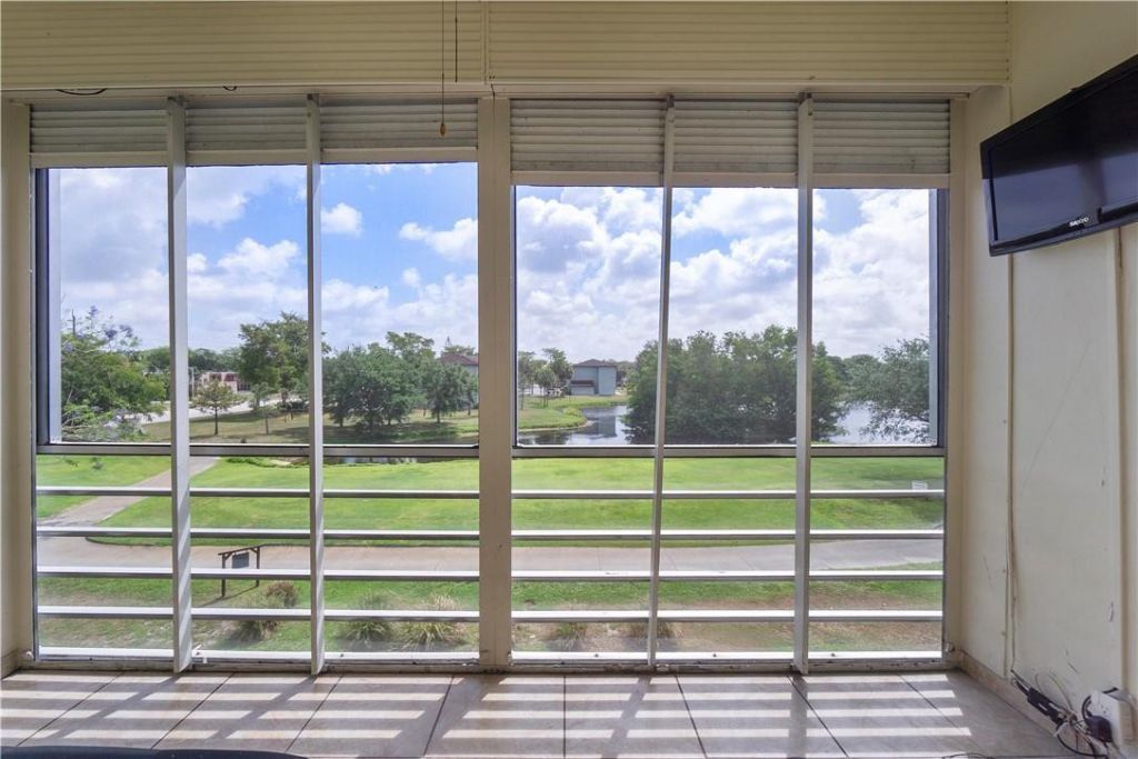 2430 SW 81st Avenue, Unit 305, Davie, FL 33324 Photo