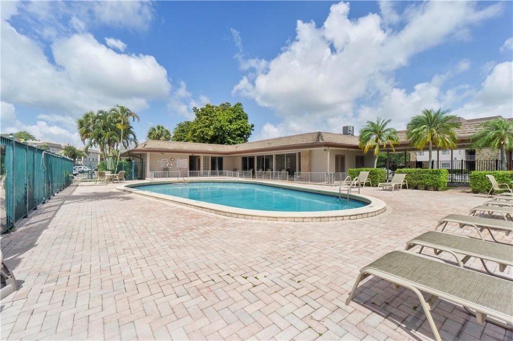 2430 SW 81st Avenue, Unit 305, Davie, FL 33324 Photo