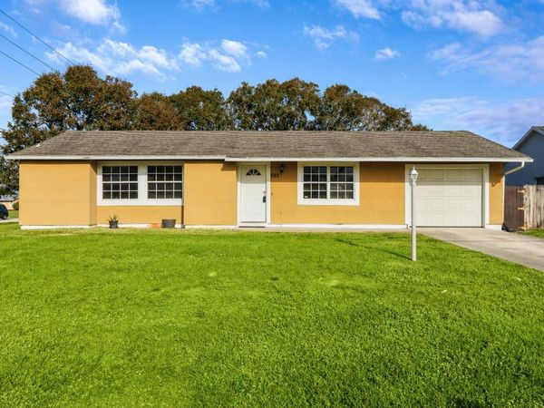 693 SW Nichols Terrace, Port St. Lucie, FL 34953