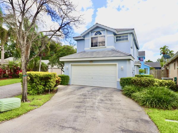 2884 Chapel Hill Court, Davie, FL 33328