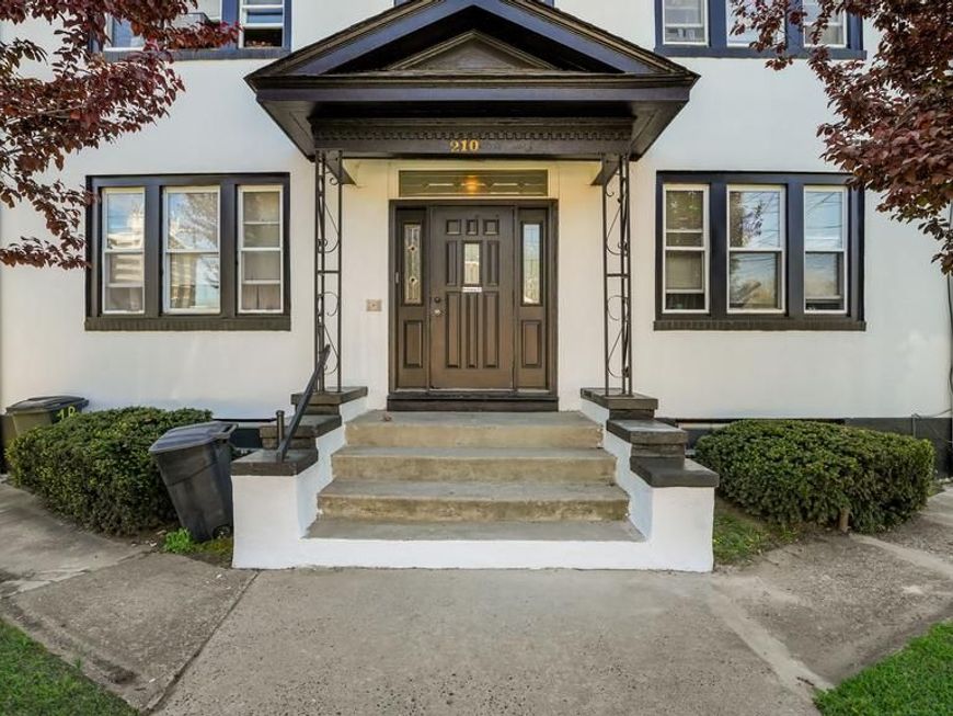 210 Pond Street, Bristol, PA 19007 Main Photo