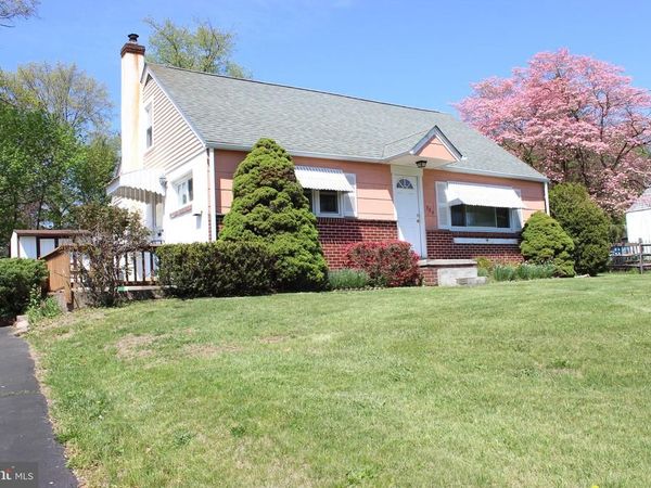 724 S 9TH STREET, PERKASIE, PA 18944