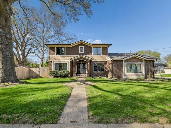 8201 Prairie Avenue, Urbandale, IA 50322