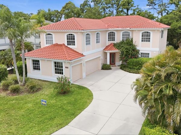 674 Clear Creek Drive , Sarasota, FL 34229