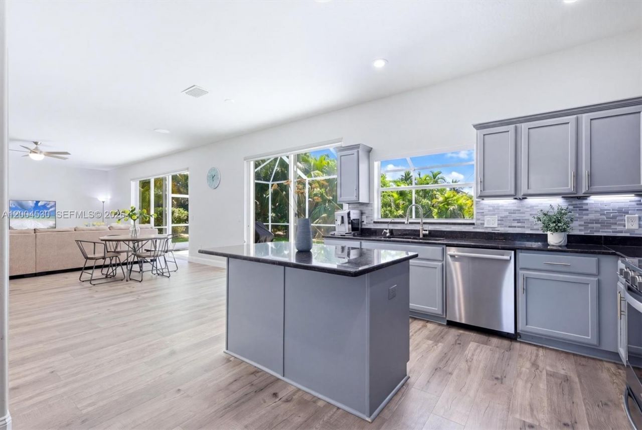 674 Clear Creek Drive, Sarasota, FL 34229 Photo