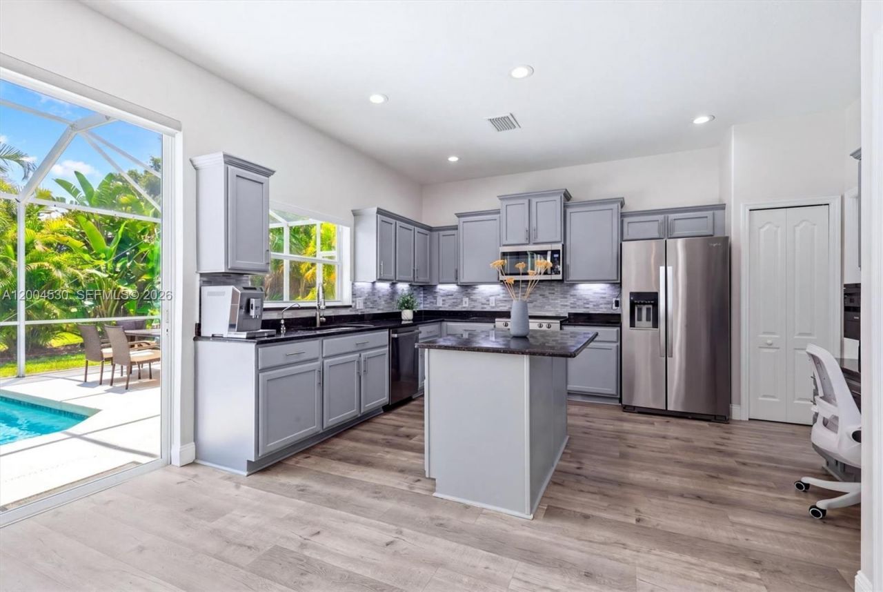 674 Clear Creek Drive, Sarasota, FL 34229 Photo