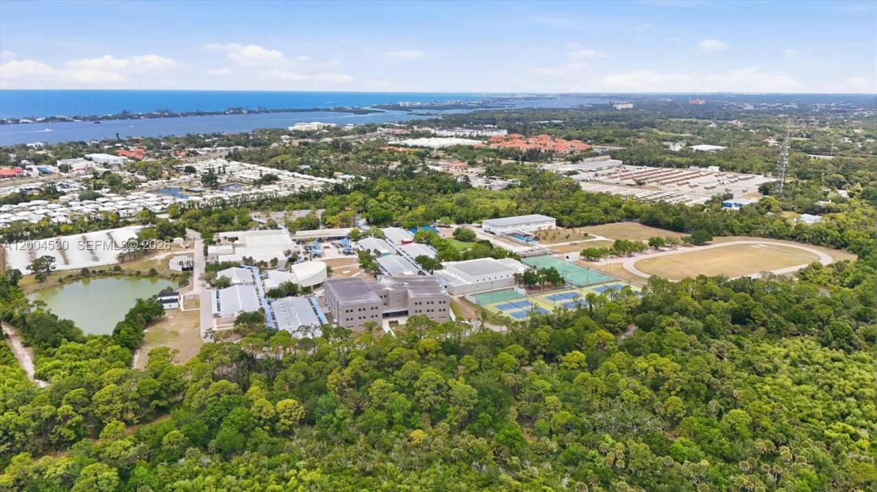 674 Clear Creek Drive, Sarasota, FL 34229 Photo