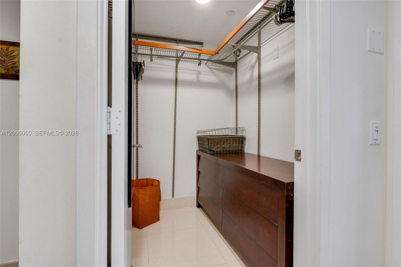 5875 Collins Ave , Unit 604, Miami Beach, FL 33140 Photo
