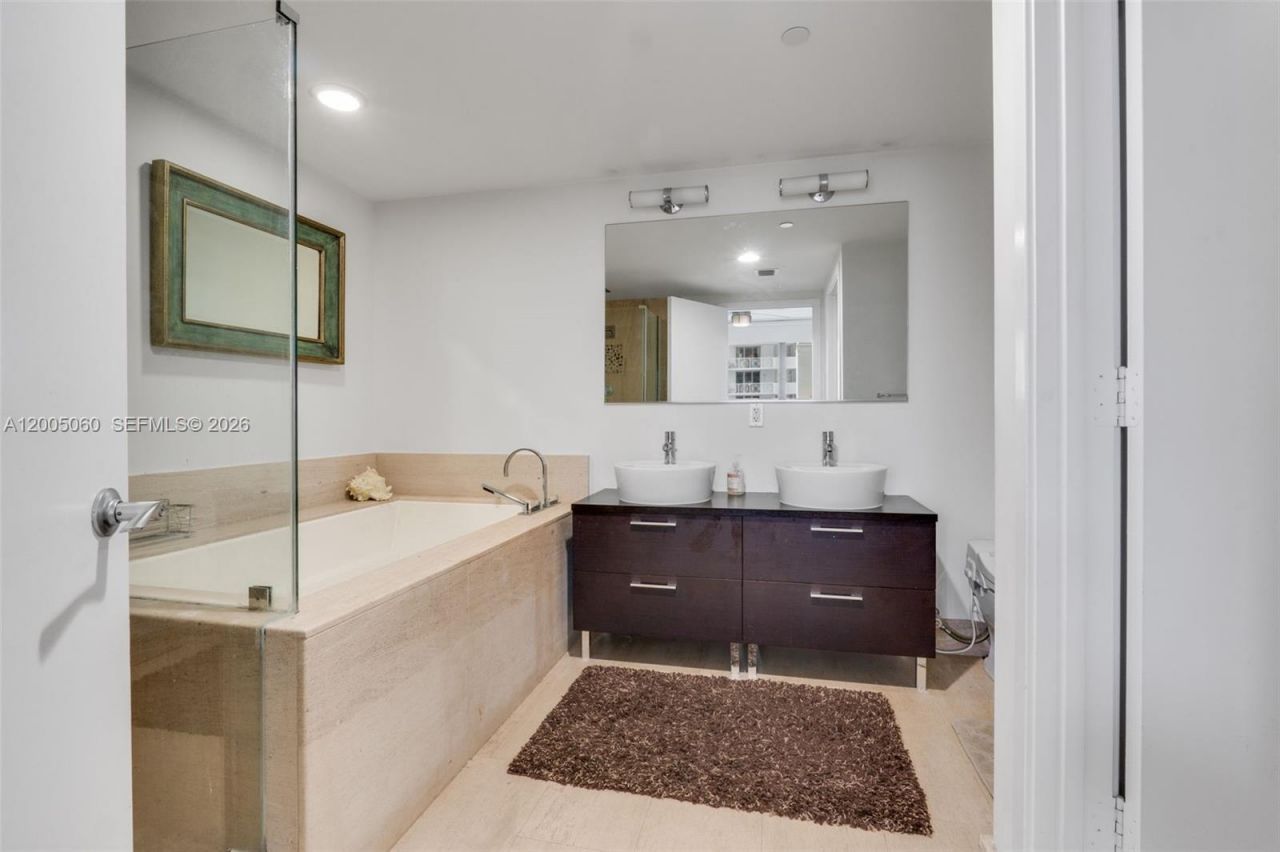 5875 Collins Ave , Unit 604, Miami Beach, FL 33140 Photo