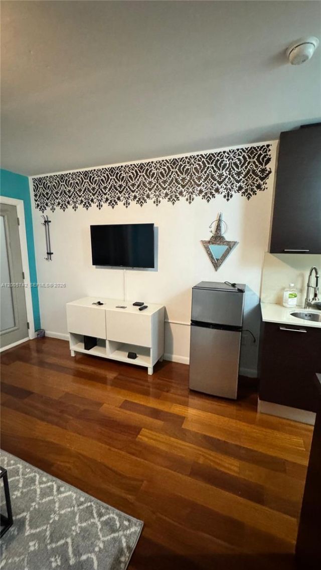 1560 Pennsylvania Ave, Unit 215, Miami Beach, FL 33139 Photo