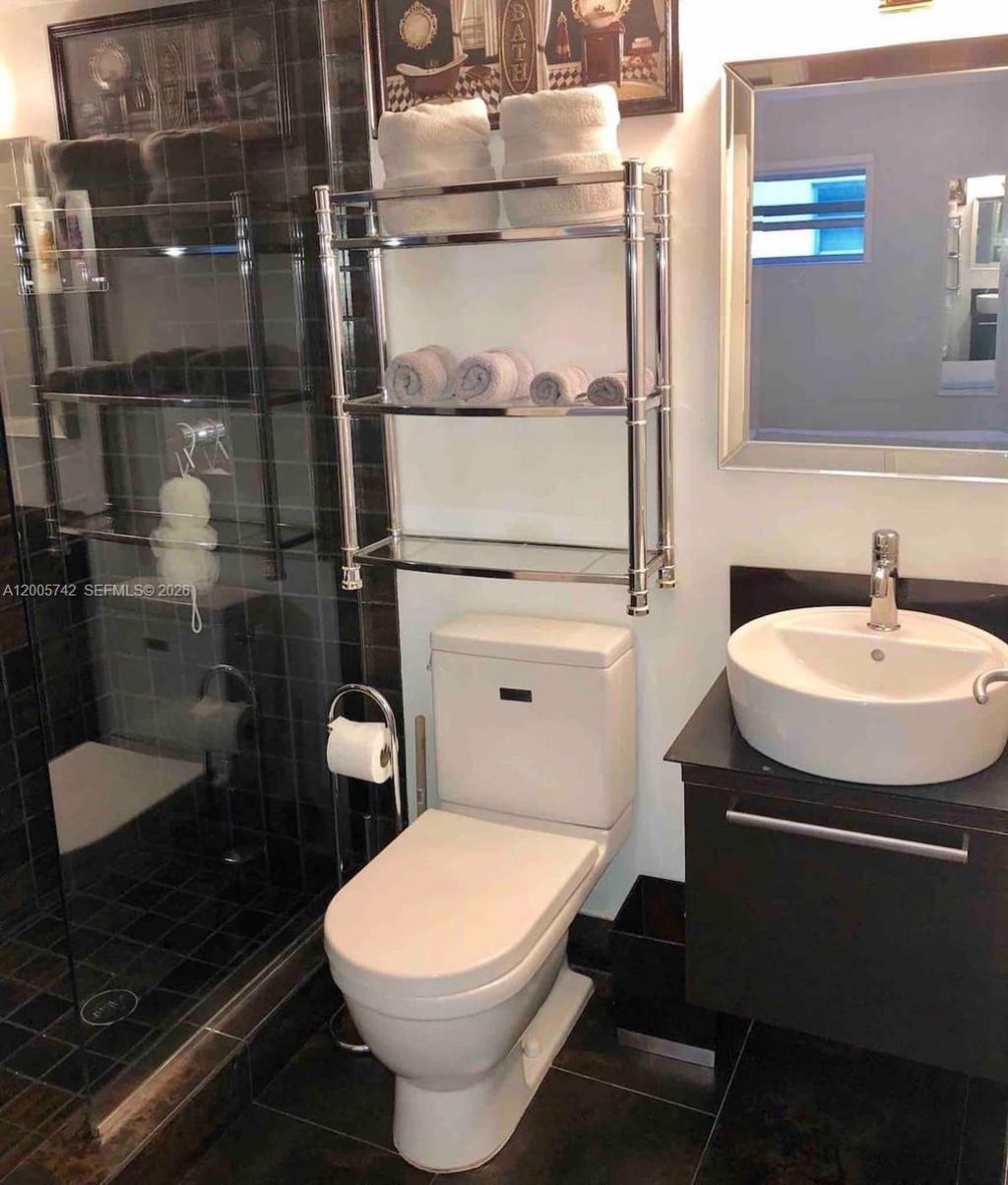 1560 Pennsylvania Ave, Unit 215, Miami Beach, FL 33139 Photo