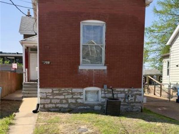 739 Regina Avenue, St Louis, MO 63125
