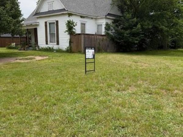 706 W Owing Street, Denison, TX 75020
