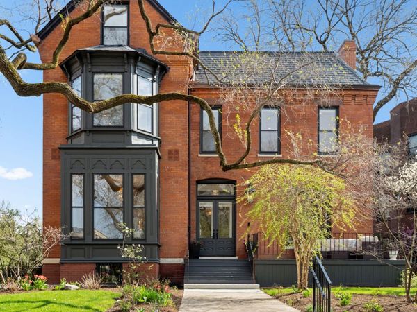 835 W Chalmers Place , Chicago, IL 60614