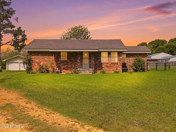 1046 S Mcgregor Street, Wiggins, MS 39577