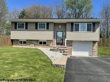 54 S Grove Avenue, Reedsville, WV 26547