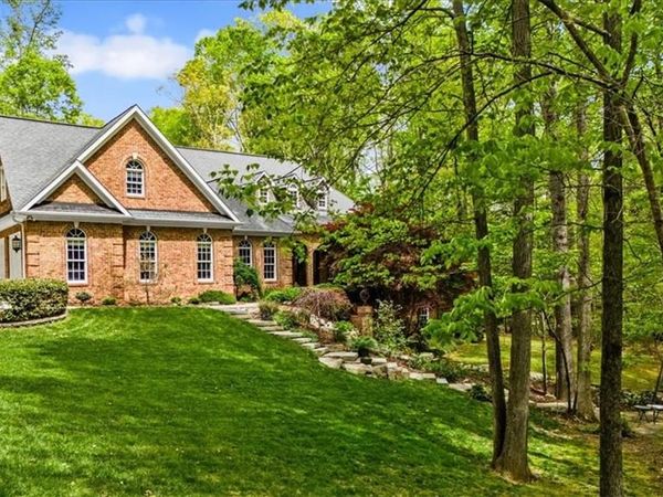 8308 Linville Oaks Drive, Oak Ridge, NC 27310