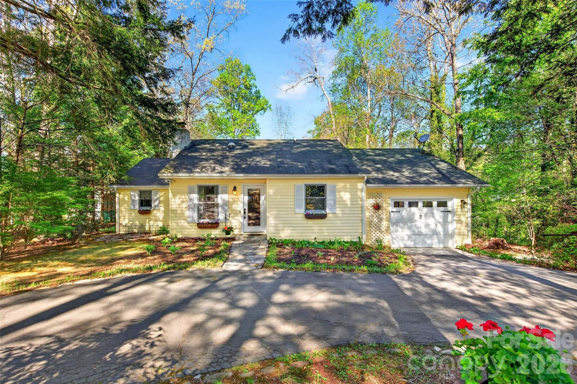 715 Laurel Avenue, Black Mountain, NC 28711 Main Photo