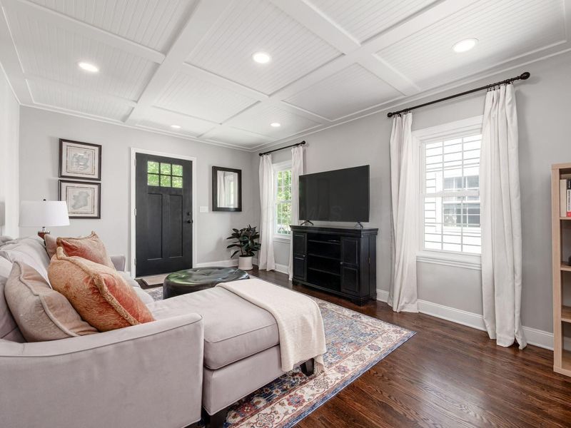 445 E Jeffrey Place, Columbus, OH 43214 Photo 6