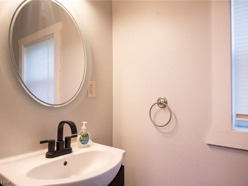 935 E Front Street, Dover, OH 44622 Photo 27