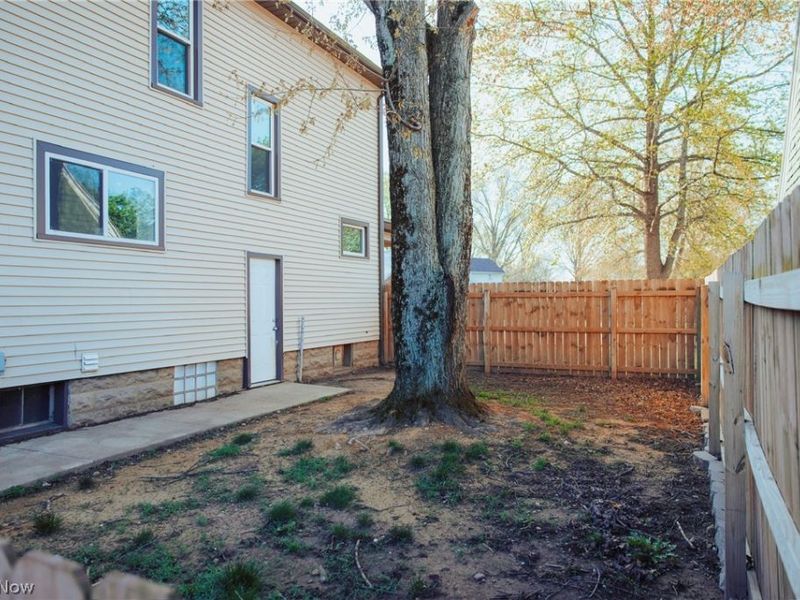 935 E Front Street, Dover, OH 44622 Photo 4