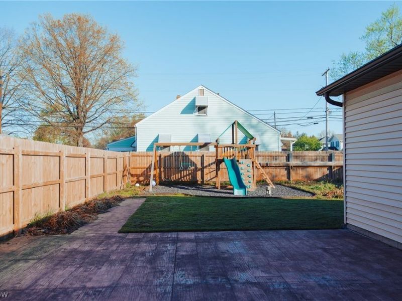 935 E Front Street, Dover, OH 44622 Photo 8