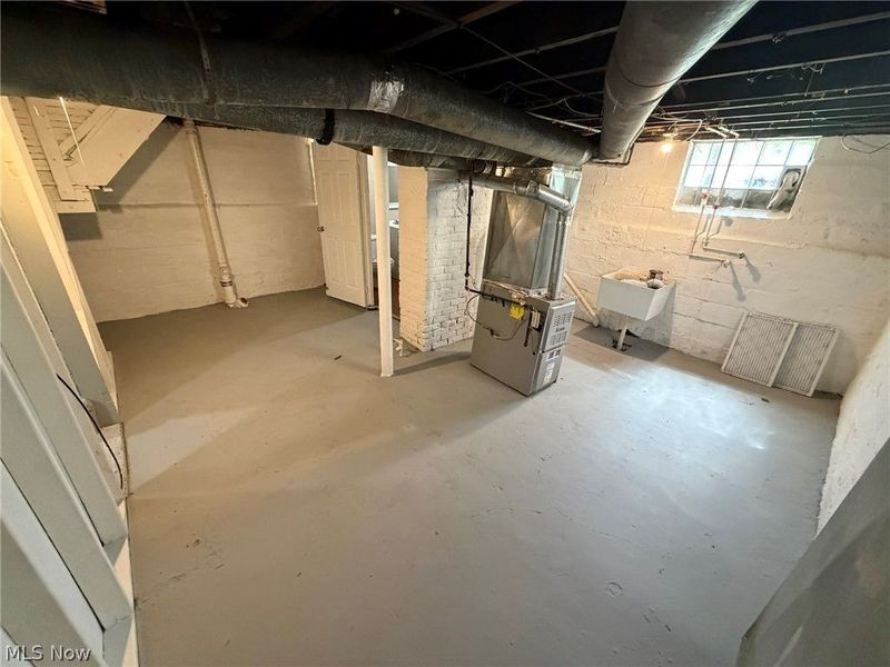 9902 Yale Avenue, Cleveland, OH 44108 Photo 19