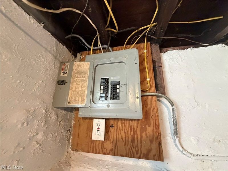 9902 Yale Avenue, Cleveland, OH 44108 Photo 21