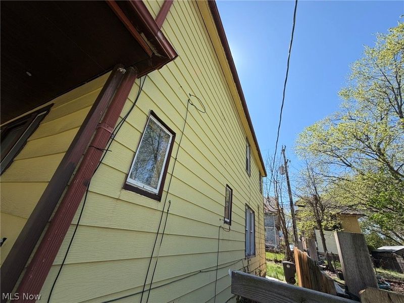 9902 Yale Avenue, Cleveland, OH 44108 Photo 24
