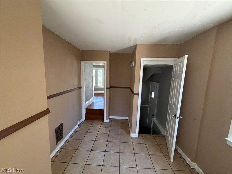 9902 Yale Avenue, Cleveland, OH 44108 Photo 6