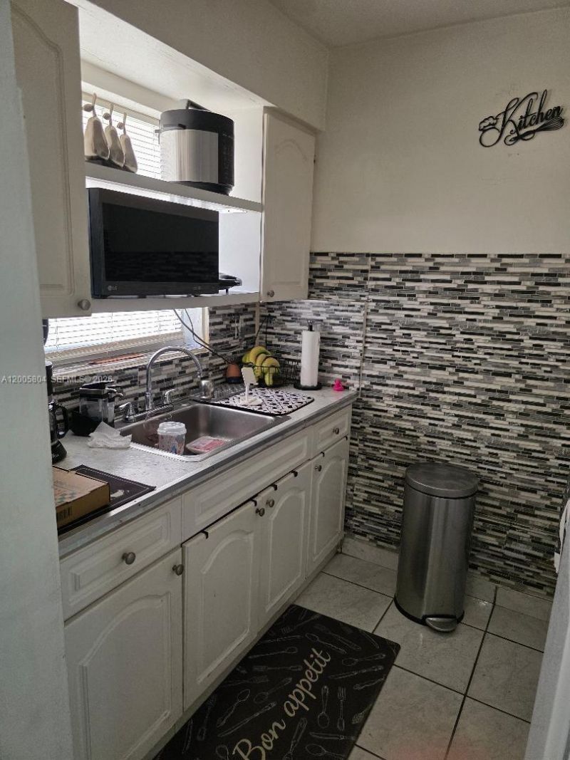 320 W 20th St , Unit 5, Hialeah, FL 33010 Photo