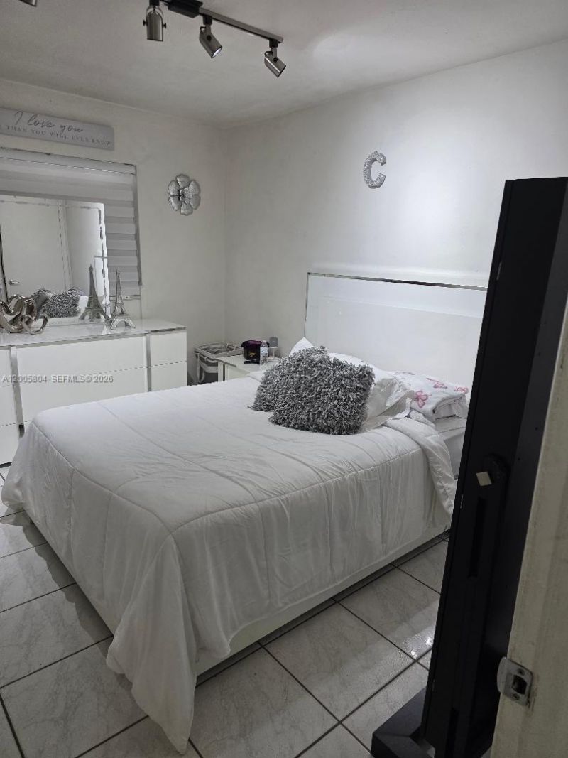 320 W 20th St , Unit 5, Hialeah, FL 33010 Photo