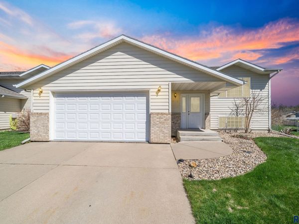 4116 W Newcomb St, Sioux Falls, SD 57108