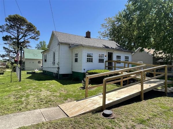 918 Main Street, Keyesport, IL 62253