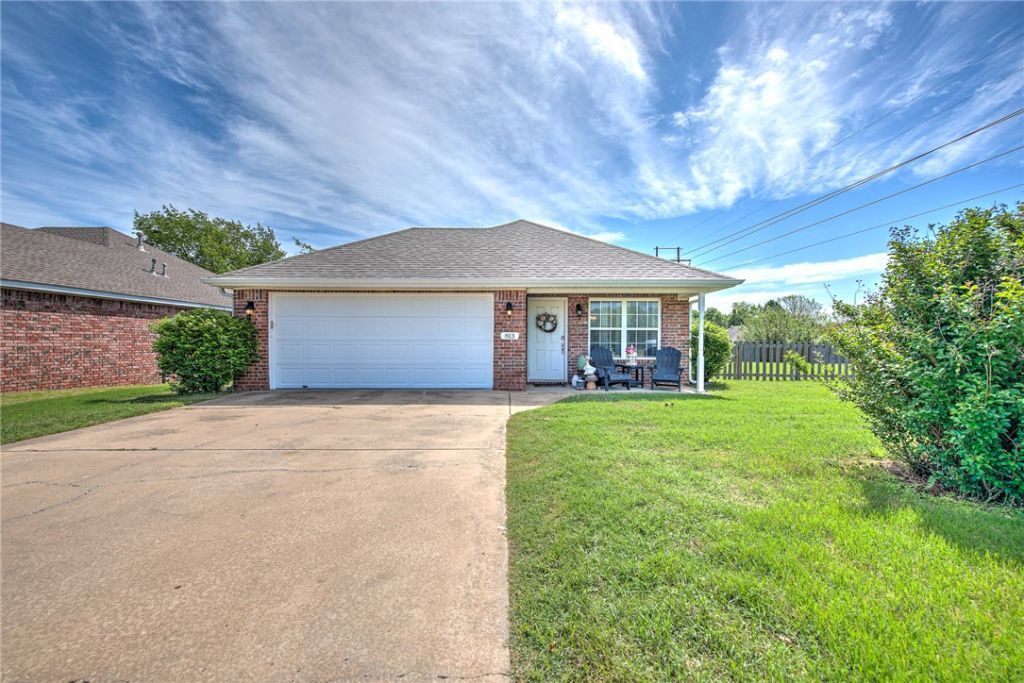 813 SW Cheyenne Drive, Bentonville, AR 72712 Main Photo