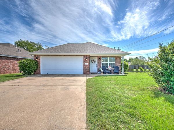 813 SW Cheyenne Drive , Bentonville, AR 72712