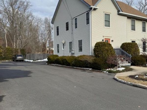 630 Valley Rd, Long Hill, NJ 07933