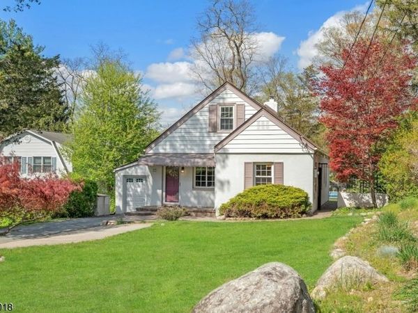 17 Andrew Ave, Oakland, NJ 07436
