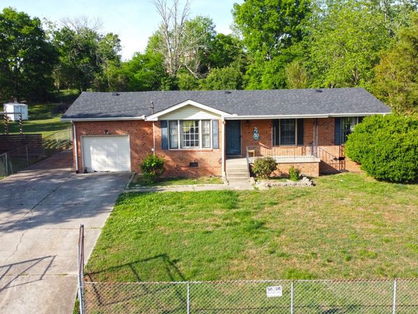 111 S Valley Rd , Hendersonville, TN 37075