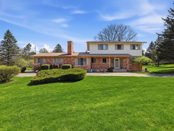 612 Dunross Drive, Milford, MI 48381