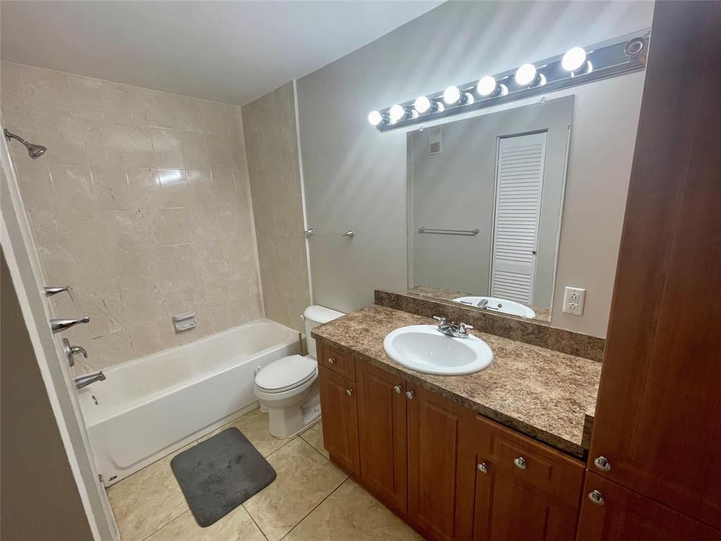 3350 N Pinewalk Dr Drive N, Unit 1413, Margate, FL 33063 Photo