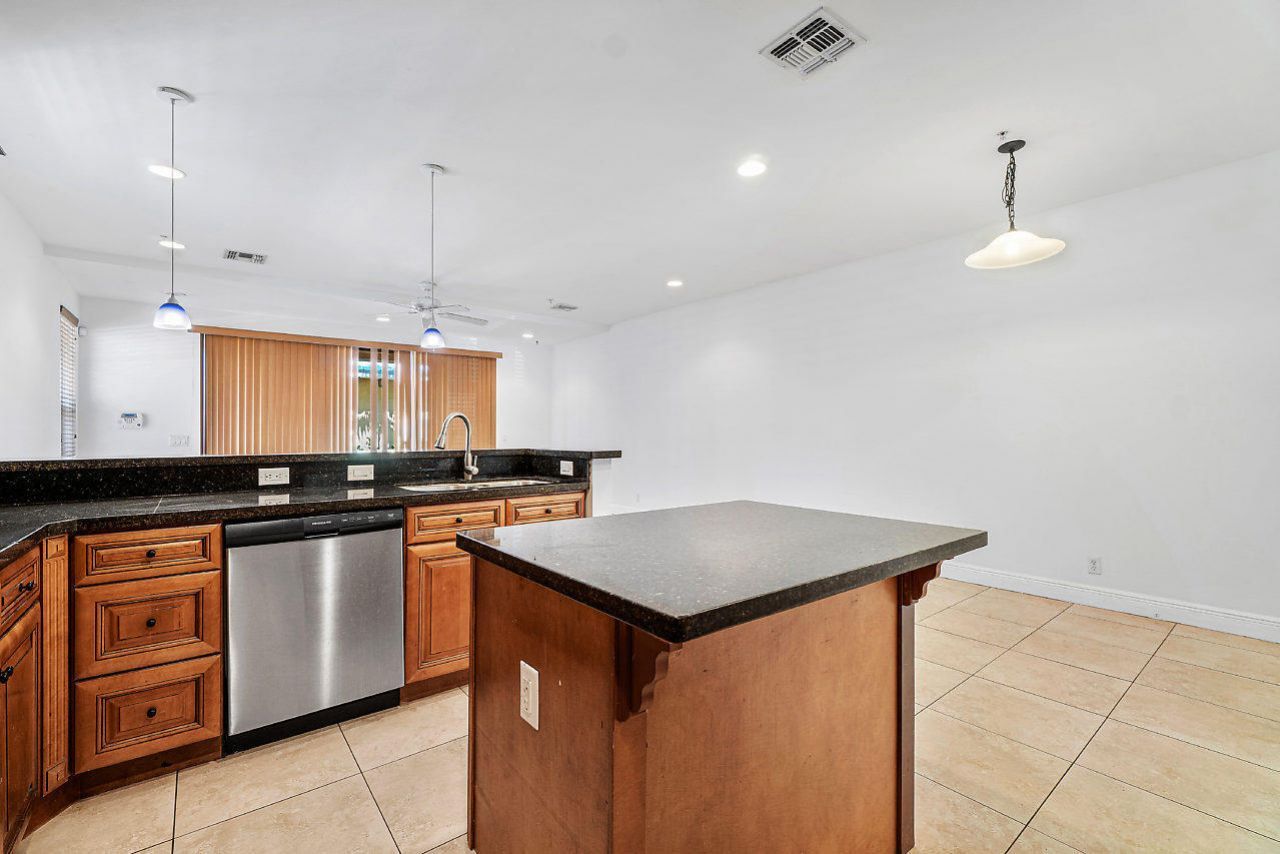 811 S Federal Highway, Unit 4, Lake Worth Beach, FL 33460 Photo