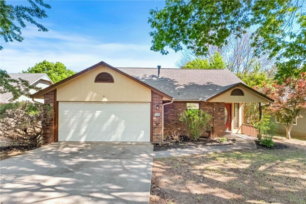1398 E Amber Drive, Fayetteville, AR 72703 Main Photo