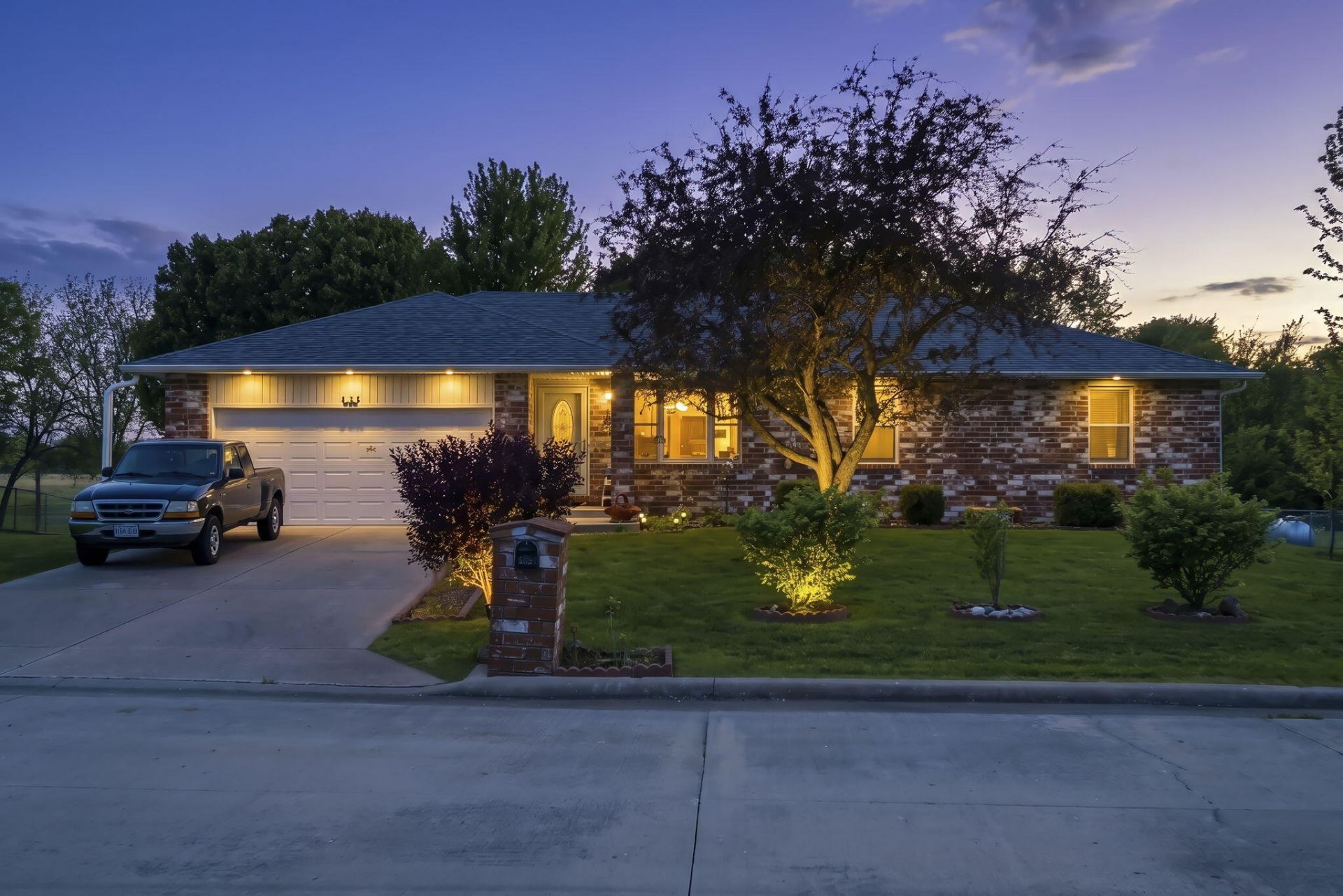 675 S Colony Avenue, Bolivar, MO 65613 Main Photo