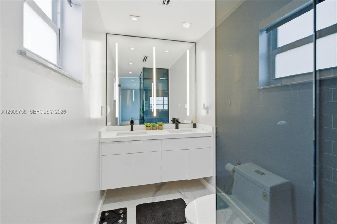 1428 Euclid Ave, Unit 207, Miami Beach, FL 33139 Photo
