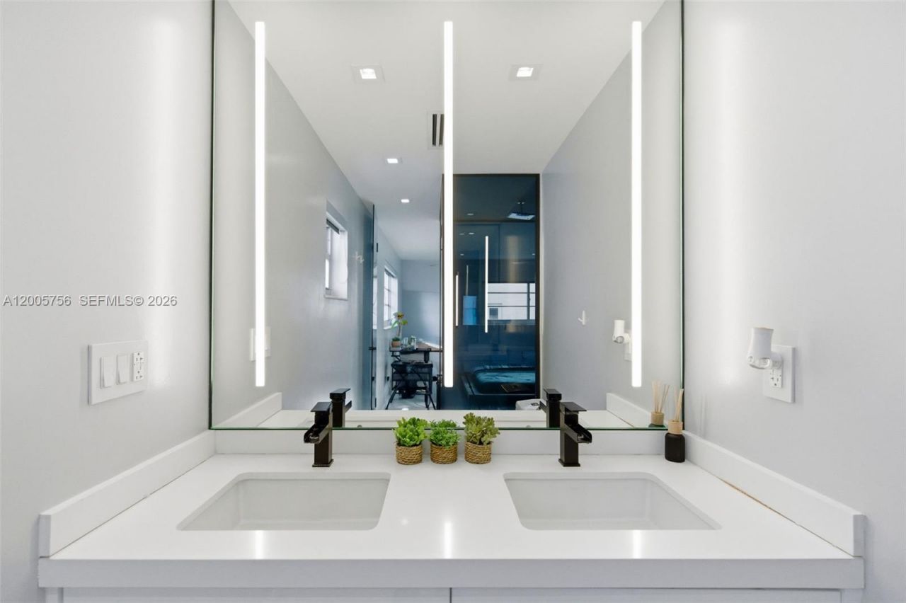 1428 Euclid Ave, Unit 207, Miami Beach, FL 33139 Photo