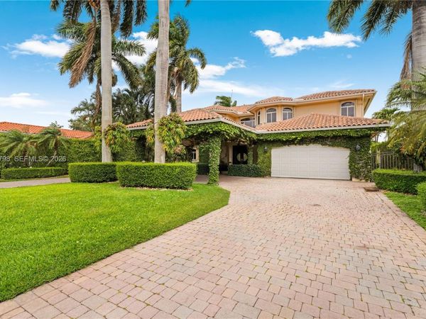 11071 SW 28th St , Miami, FL 33165