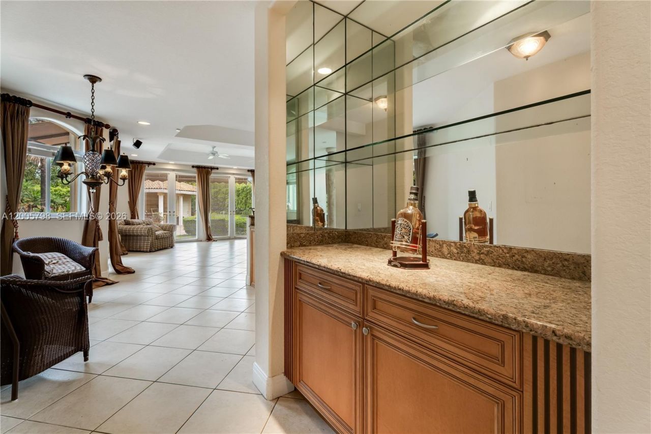 11071 SW 28th St , Miami, FL 33165 Photo