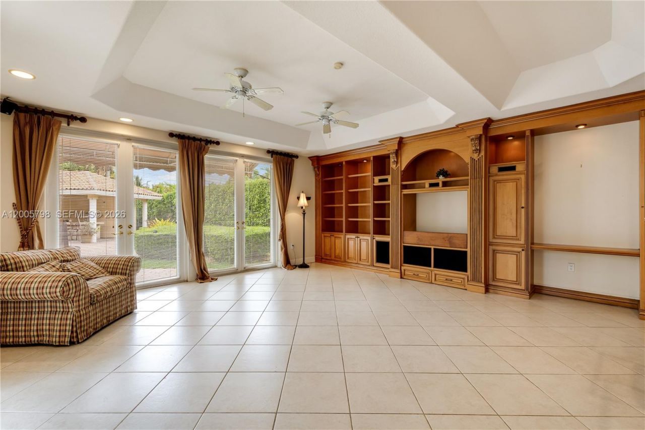 11071 SW 28th St , Miami, FL 33165 Photo